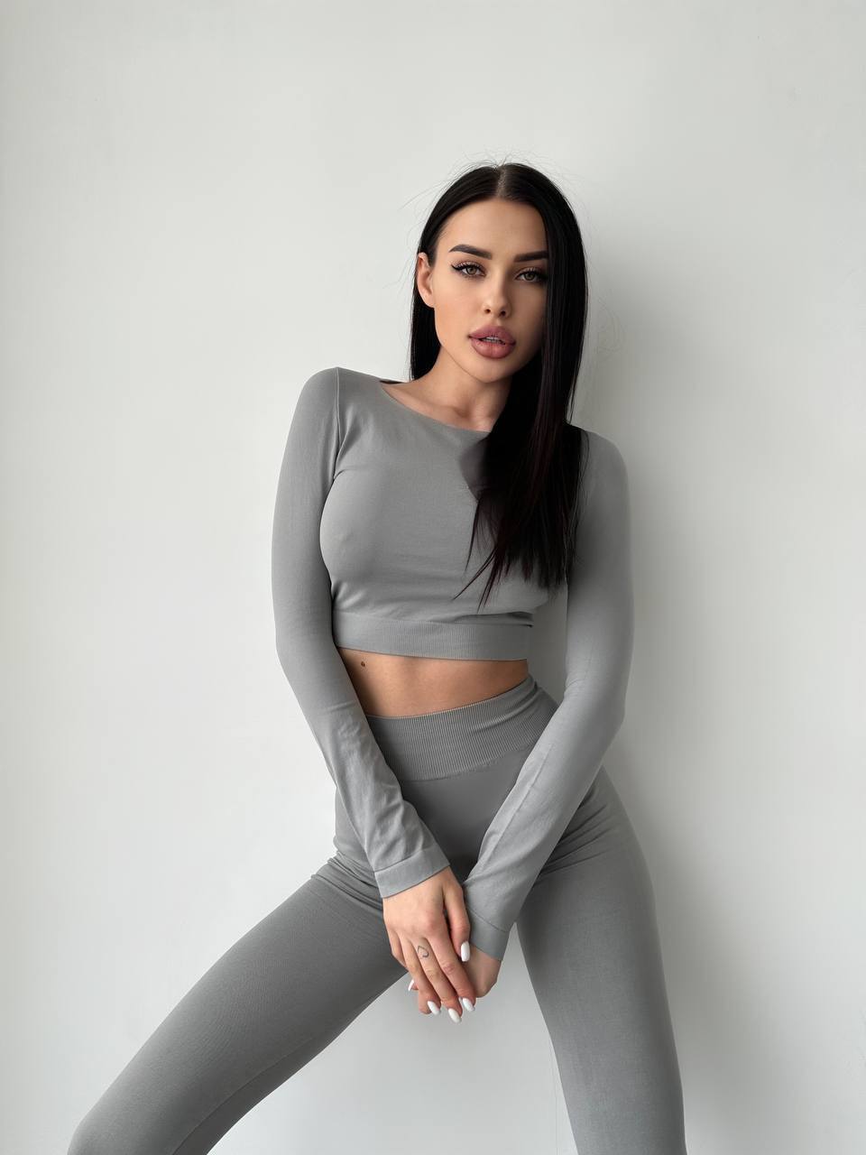 Seamless Cropped Long Sleeve Top in Gray