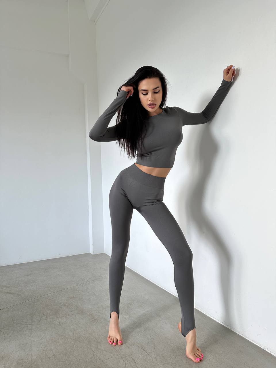 Seamless Cropped Long Sleeve Top in Dark Gray