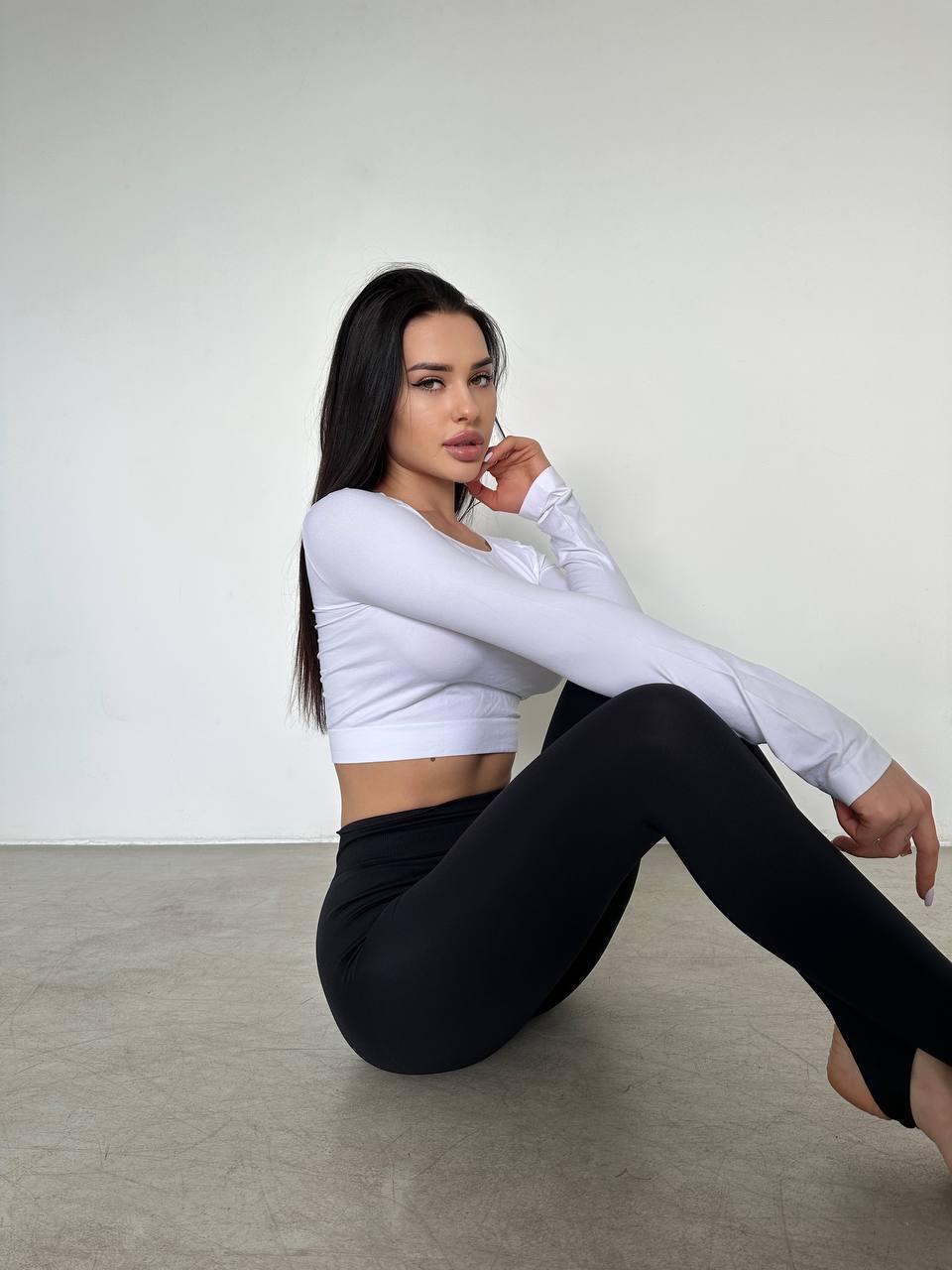 Seamless Cropped Long Sleeve Top in White