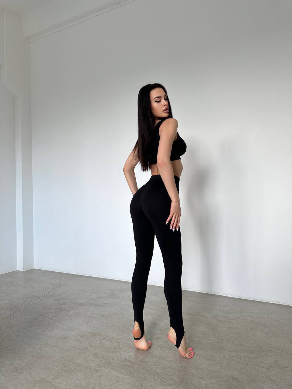 Seamless Stirrup Leggings in Black