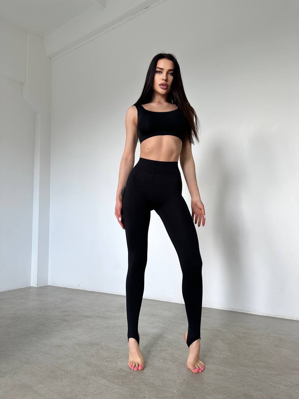 Seamless Stirrup Leggings in Black