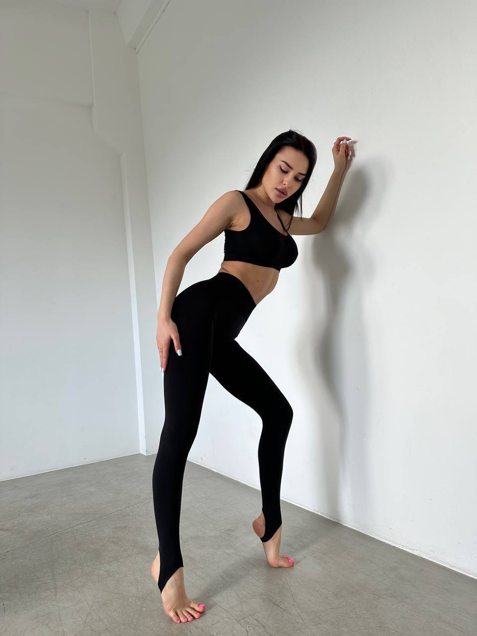 Seamless Stirrup Leggings in Black