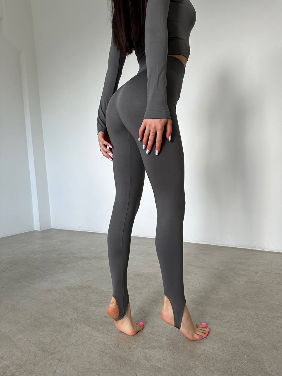 Seamless Stirrup Leggings in Dark Gray