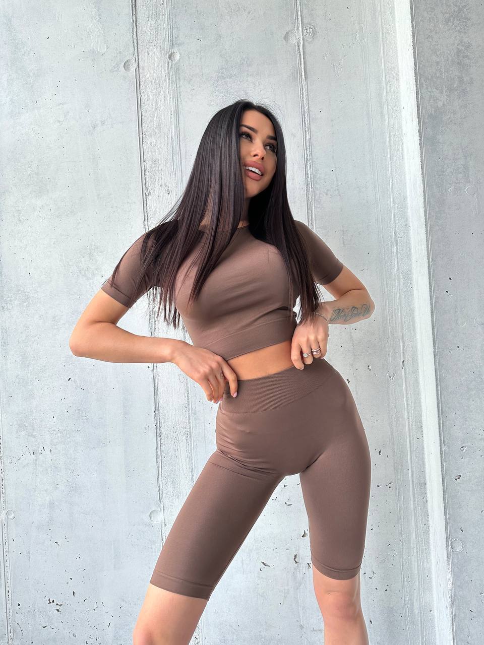Seamless Above Knee Bike Shorts in Brown