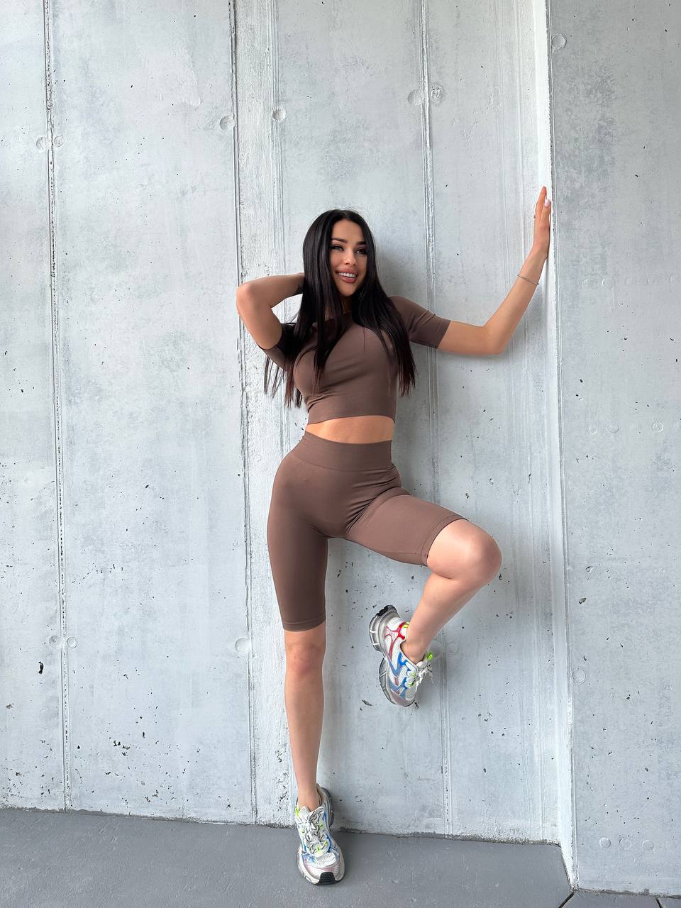 Seamless Above Knee Bike Shorts in Brown