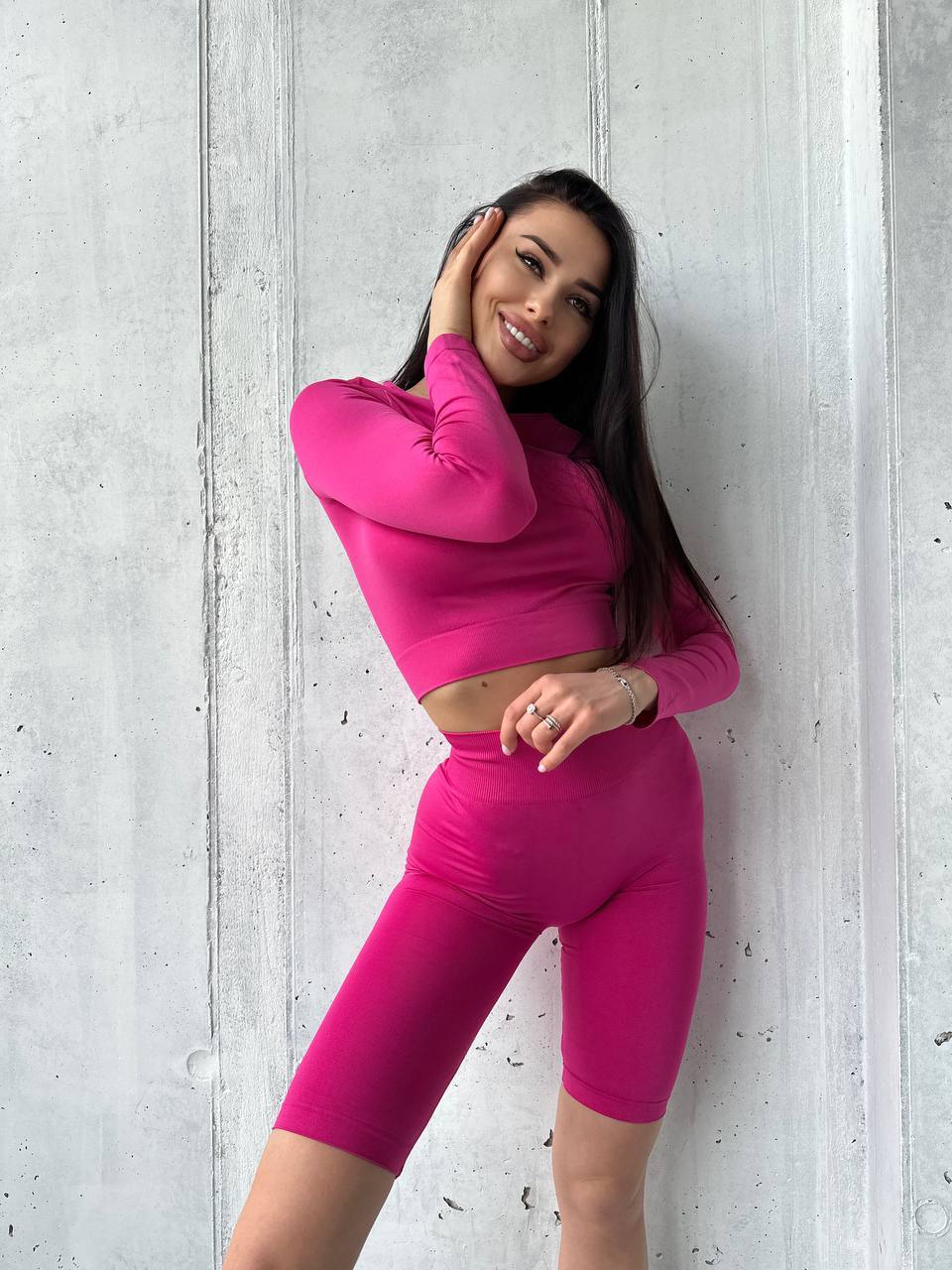 Seamless Above Knee Bike Shorts in Fuchsia