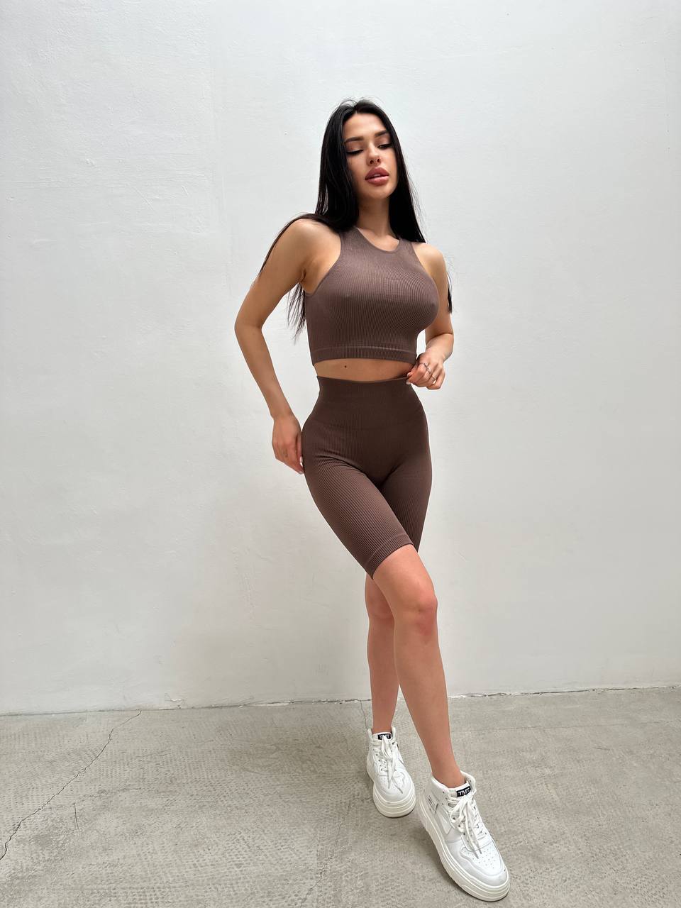 Seamless Ribbed Above Knee Scrunch Bike Shorts in Brown