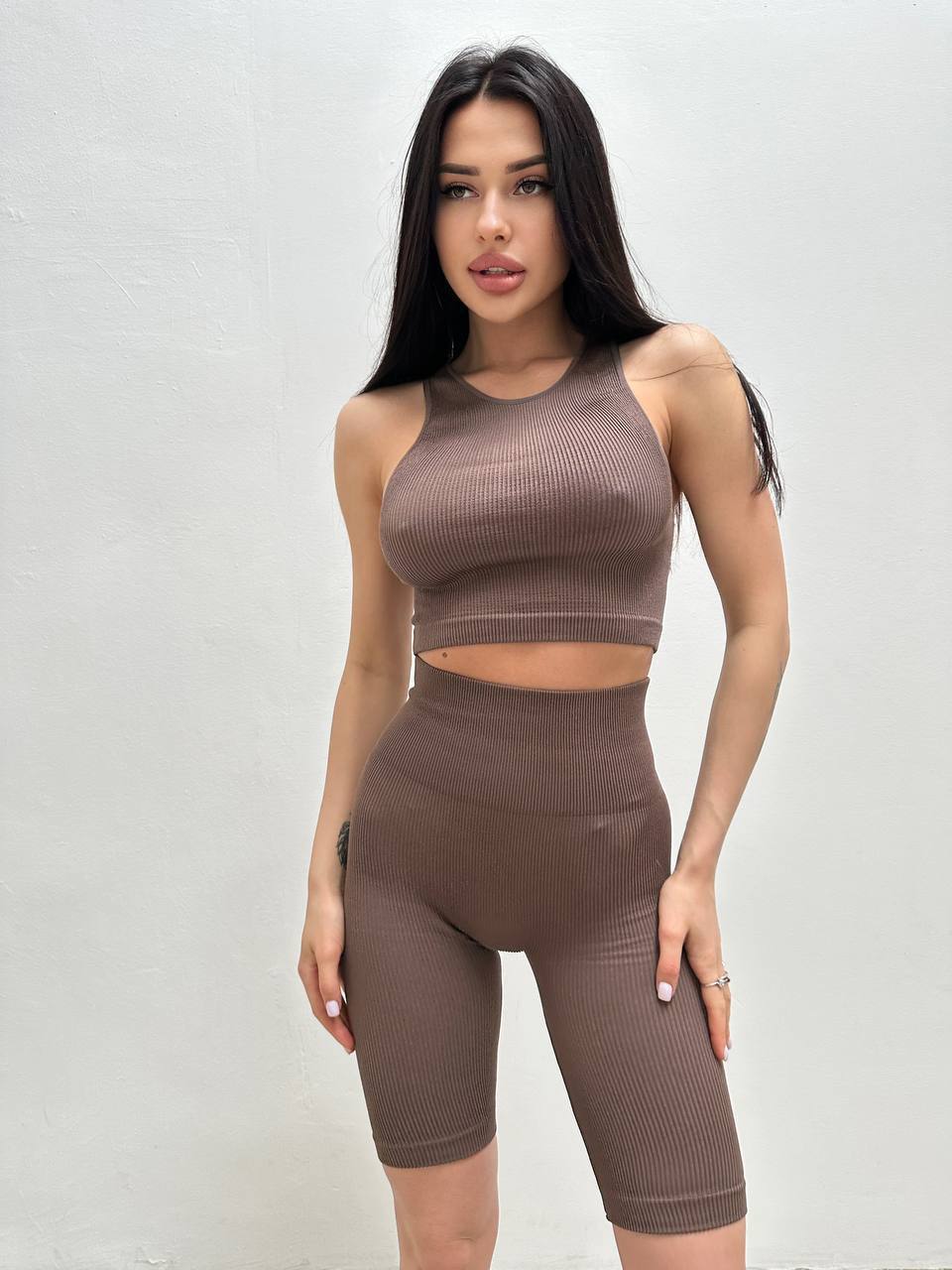 Seamless Ribbed Above Knee Scrunch Bike Shorts in Brown