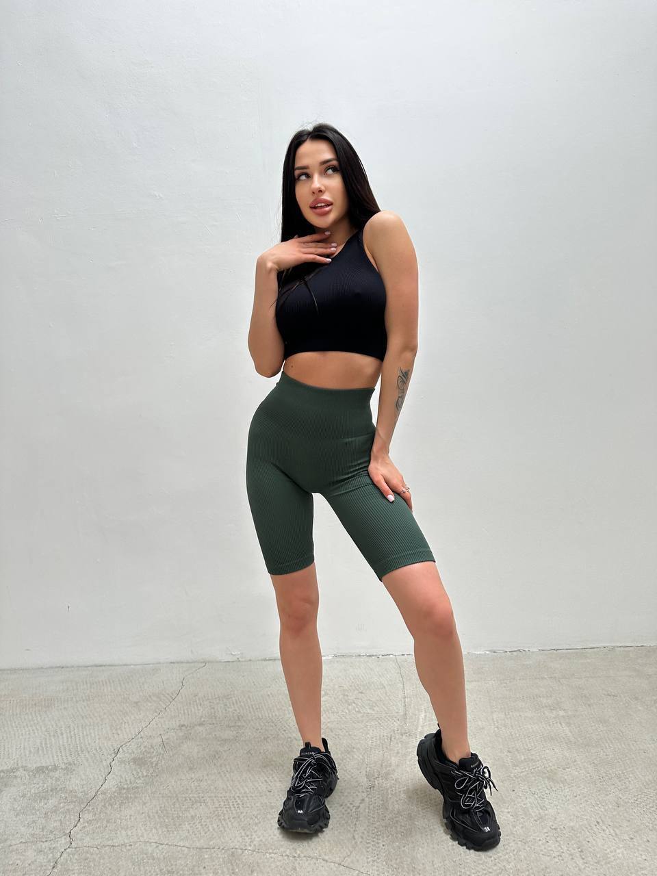 Seamless Ribbed Above Knee Scrunch Bike Shorts in Forest Green