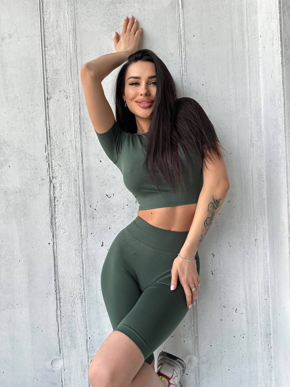 Seamless Cropped Short Sleeve Top in Forest Green