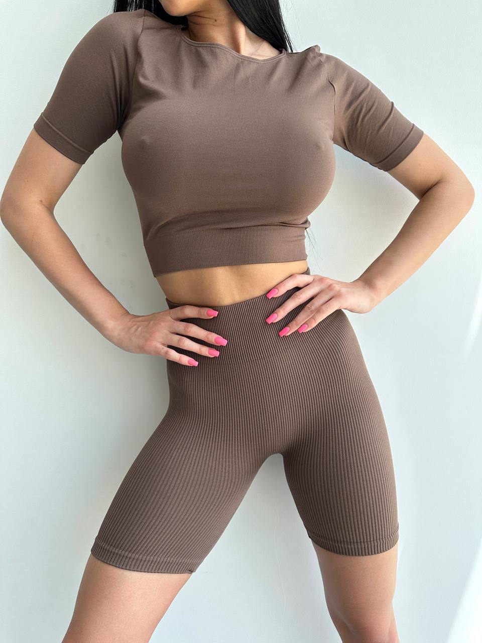 Seamless Ribbed Above Knee Bike Shorts in Brown