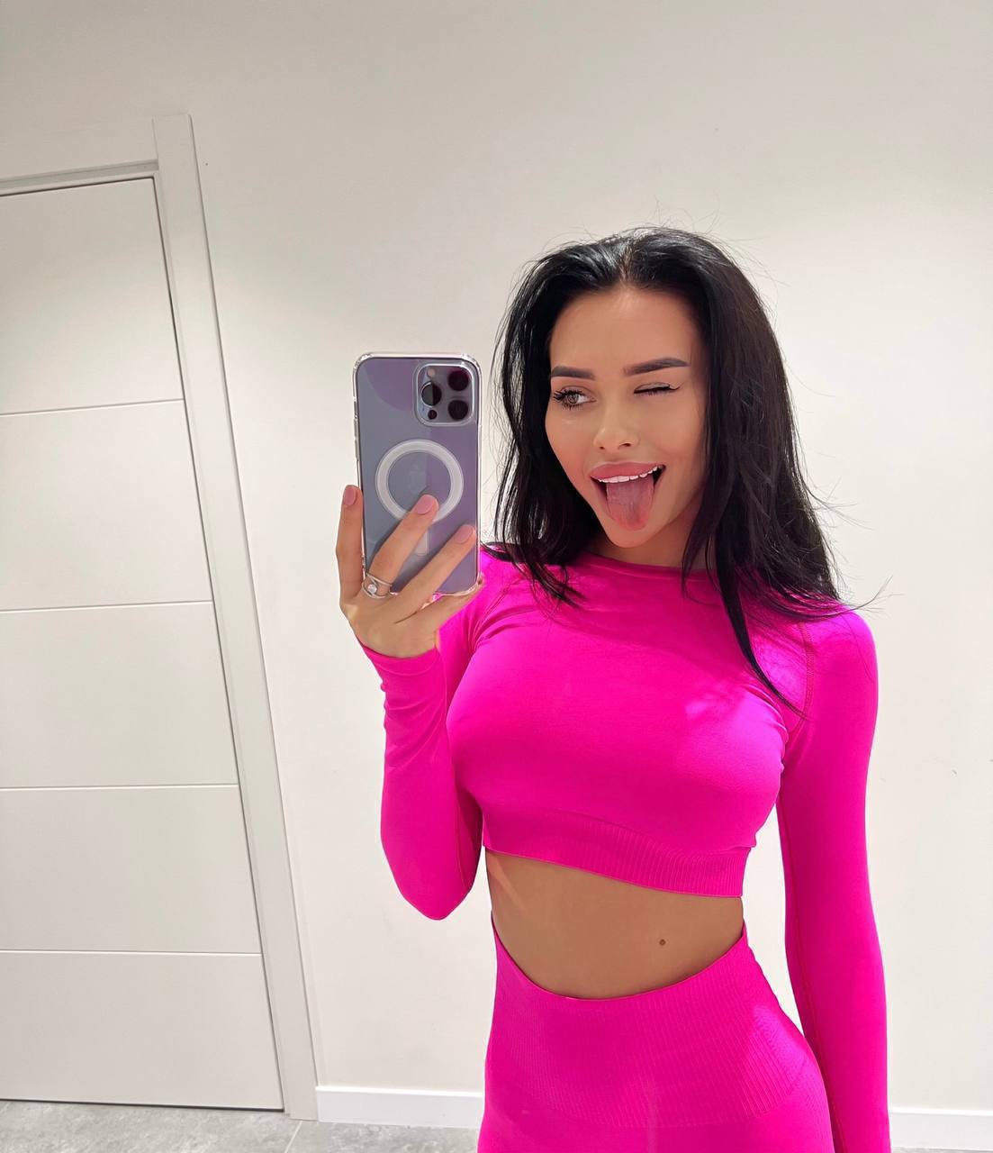 Seamless Activewear Set: Long-sleeve Top & Leggings in Fuchsia Neon Pink