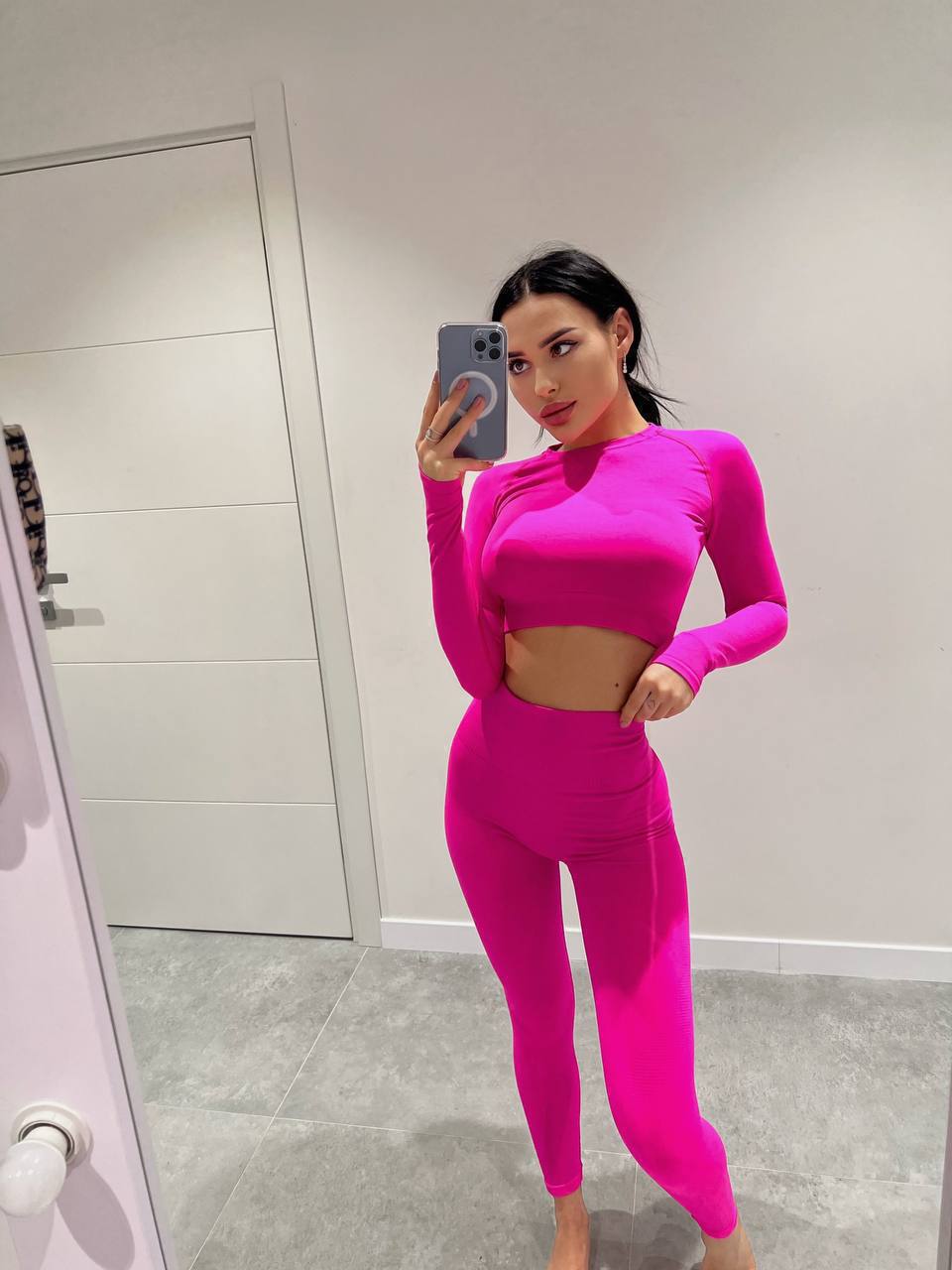 Seamless Activewear Set: Long-sleeve Top & Leggings in Fuchsia Neon Pink