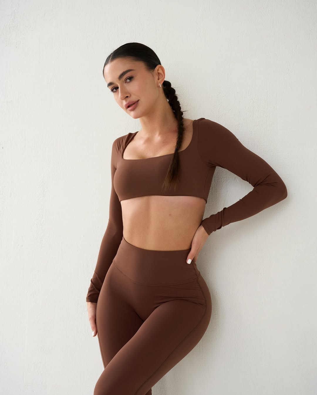 Pantera Long-Sleeve Crop Top & High-Waist Scrunch Flared Leggings in Brown
